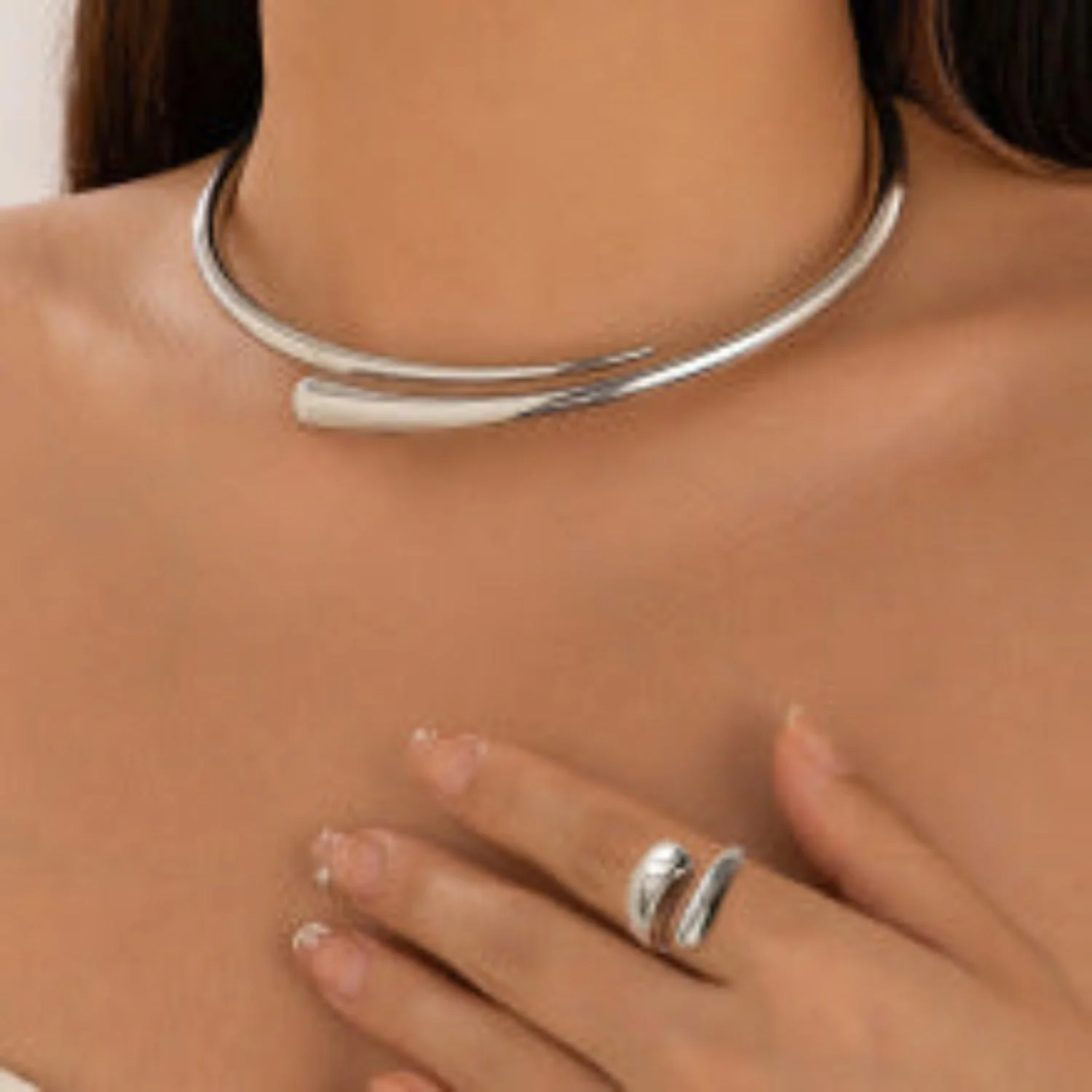 Bold And Timeless Statement Choker