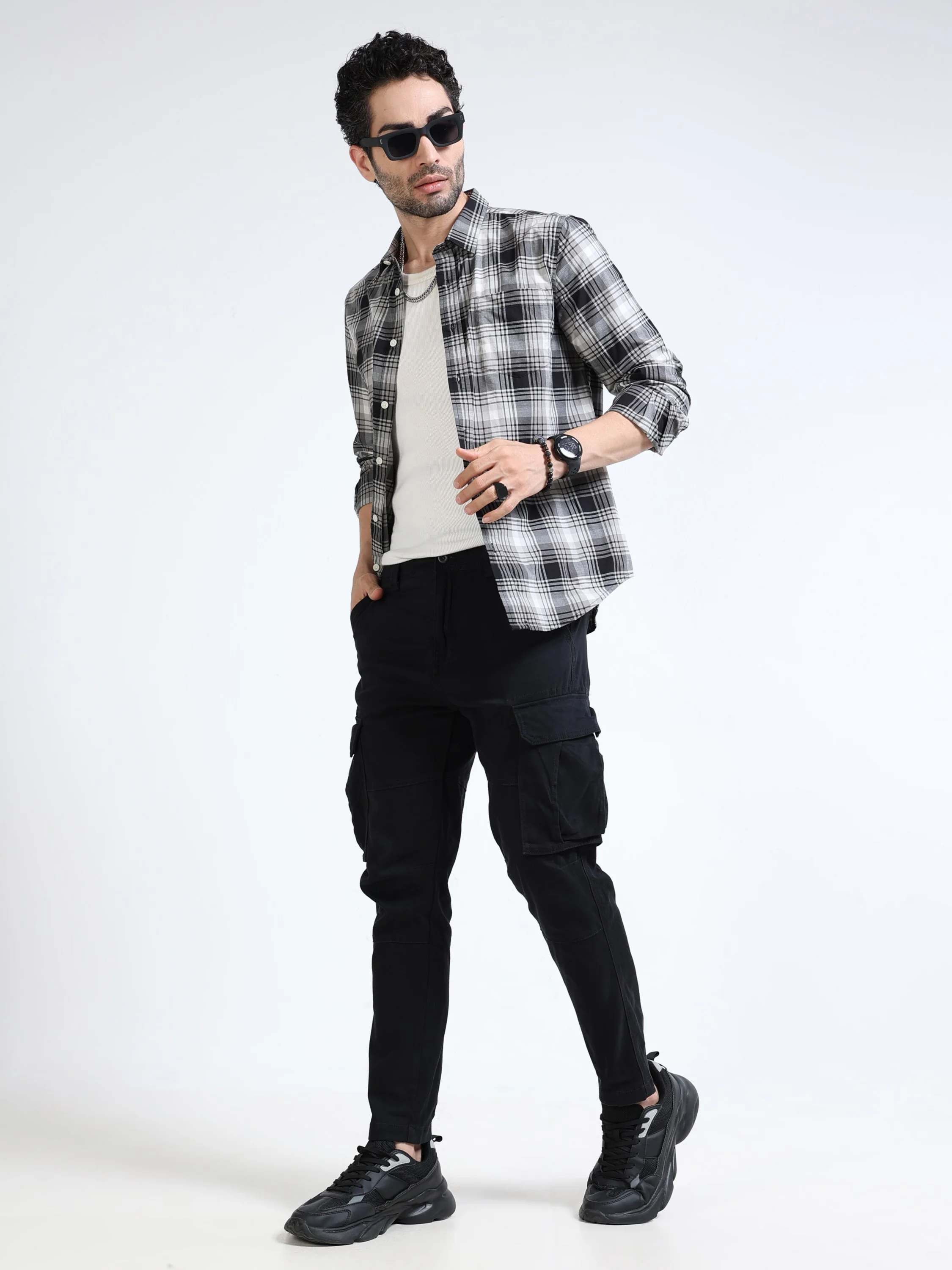 Men Black Mid Rise Cargo Pants - Image 2