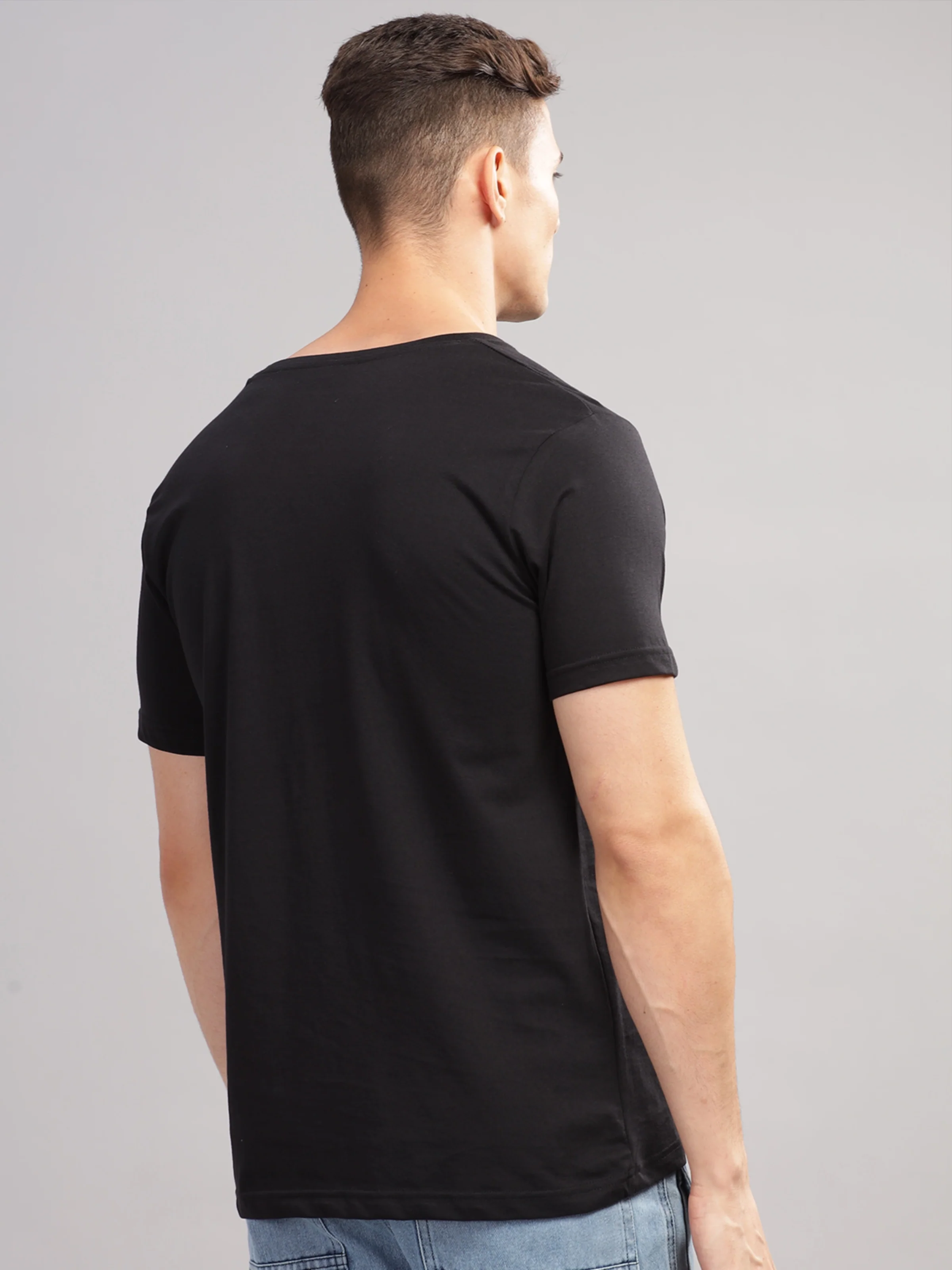 Men Black Round Neck T Shirt - Image 2