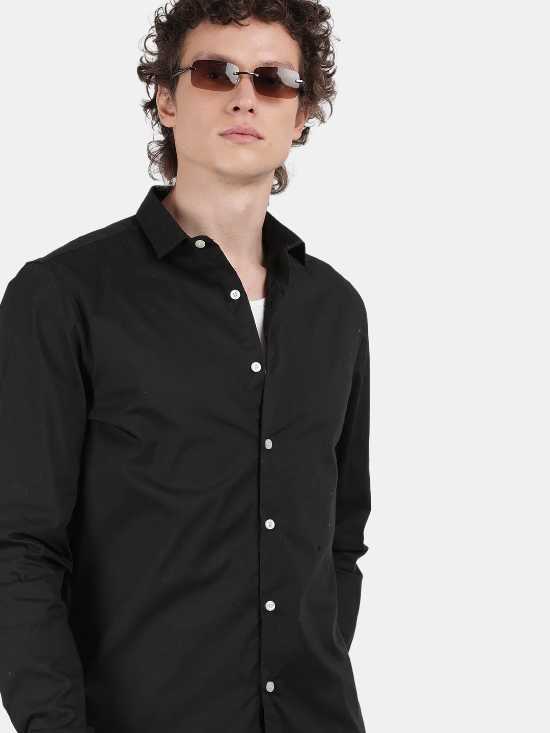 Men Black Slim Fit Spread Collar Full Sleeve Casual Shirt