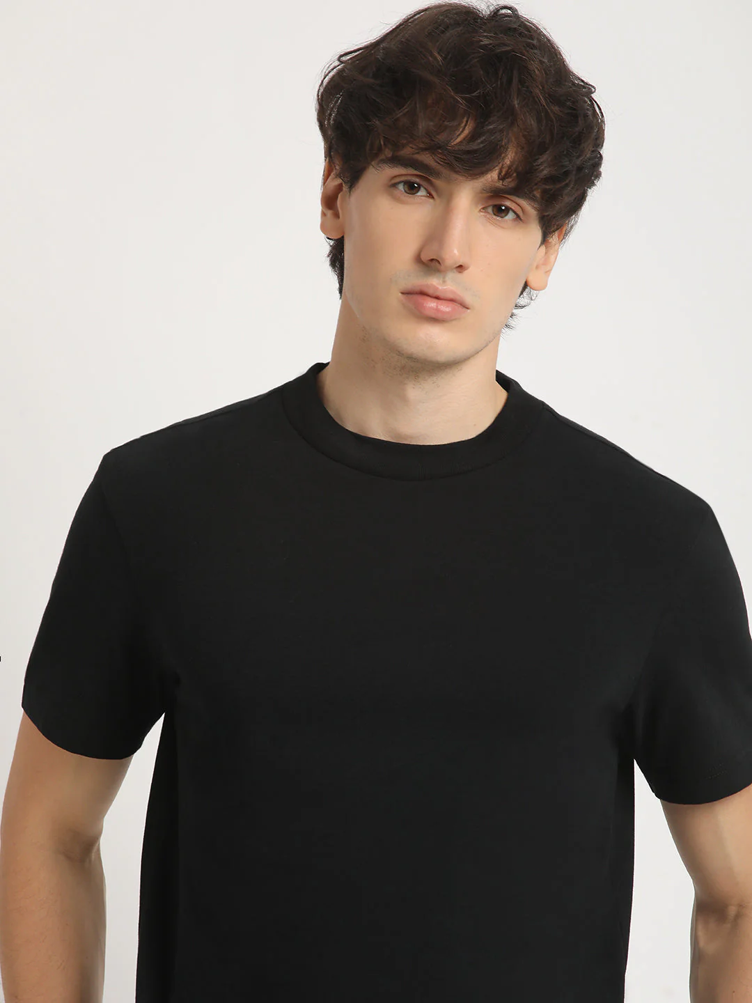 Men Black Solid Relaxed Fit Round Neck T Shirt | The Bear House
