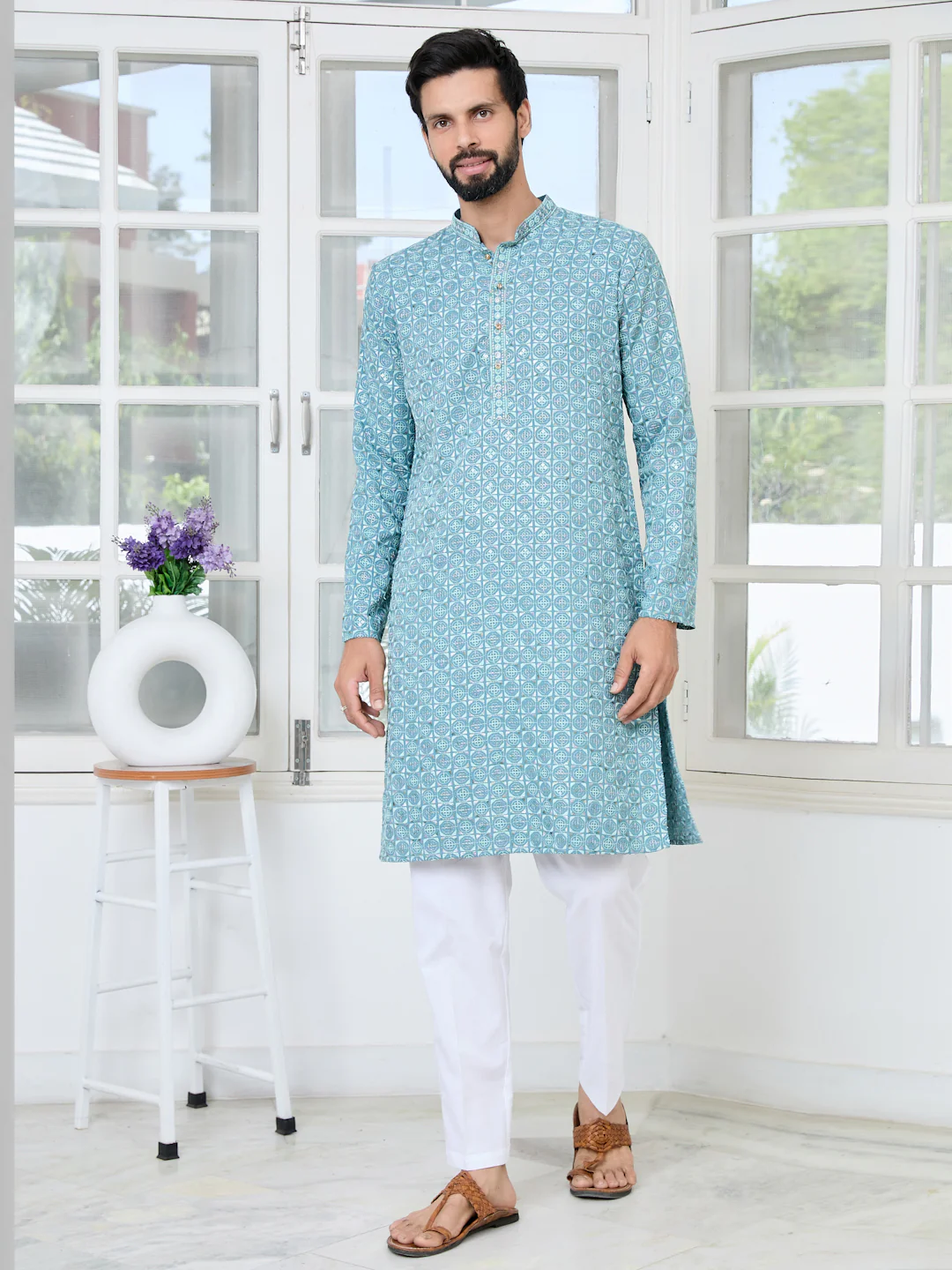 Men Blue Embroidered Mandarin Collar Straight Kurta
