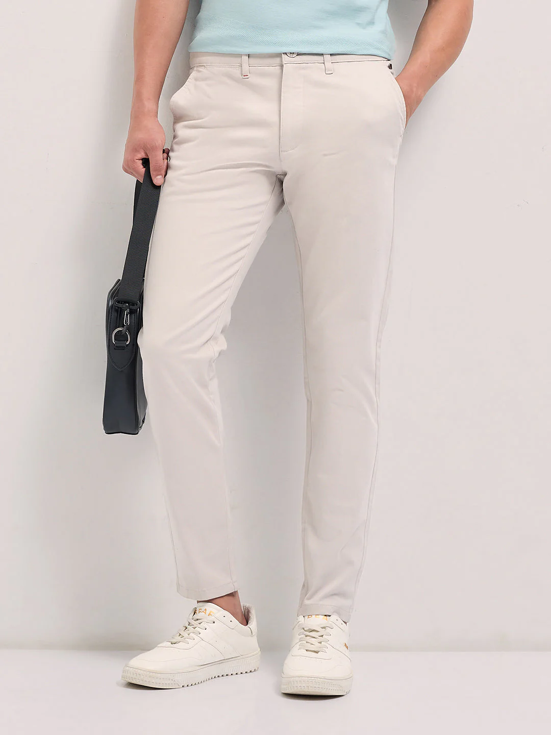 Men Cream Solid Slim Fit Casual Chino Trouser