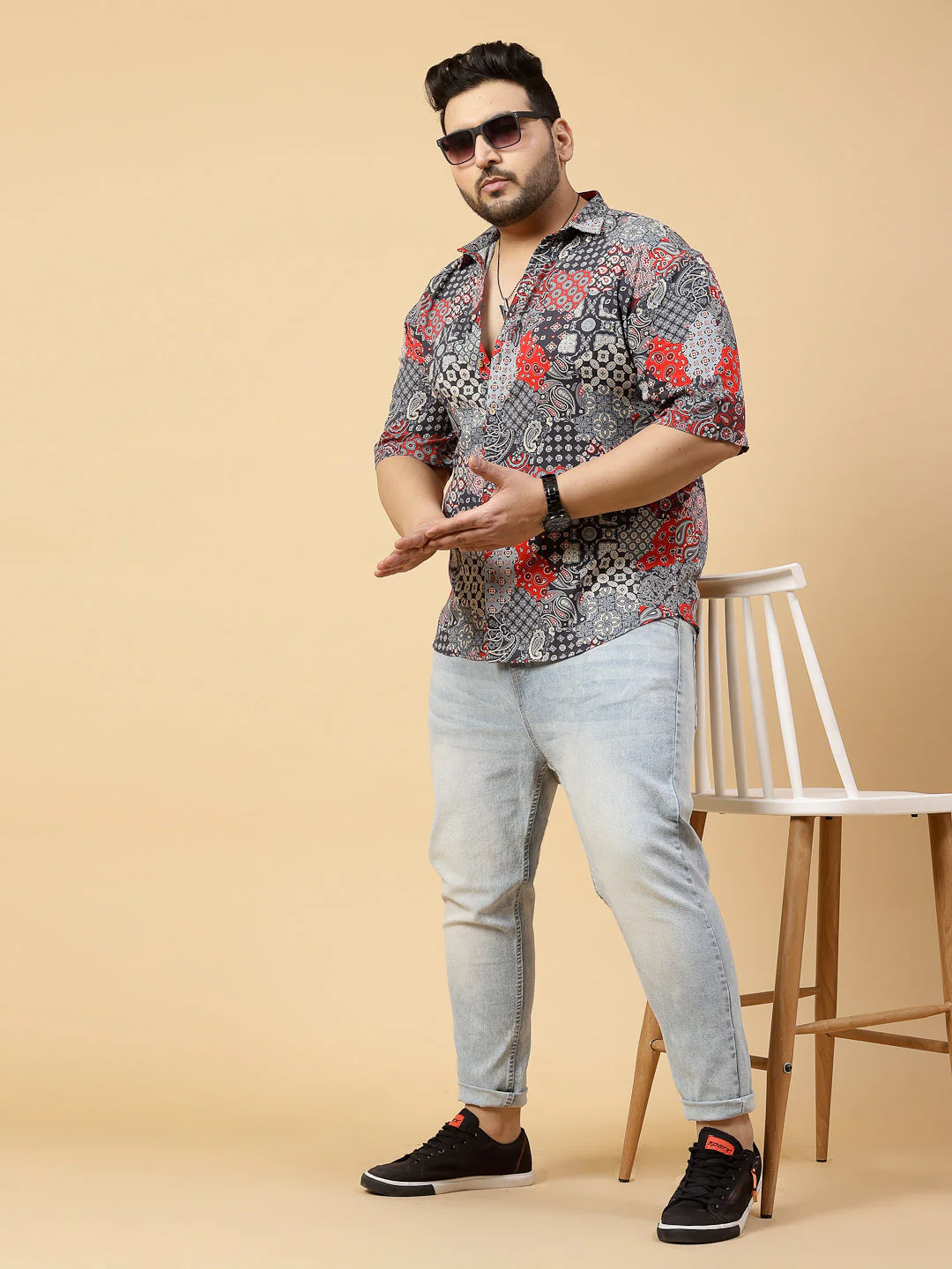 Men Dazzle In Paisley PrinT-Shirts