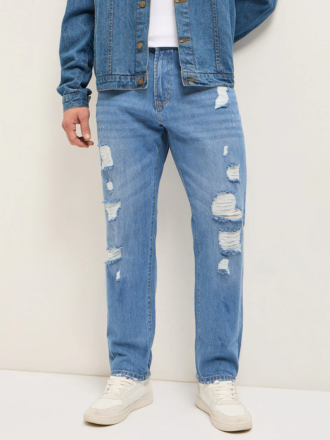 Men Blue Light Fade Mid-rise Jeans