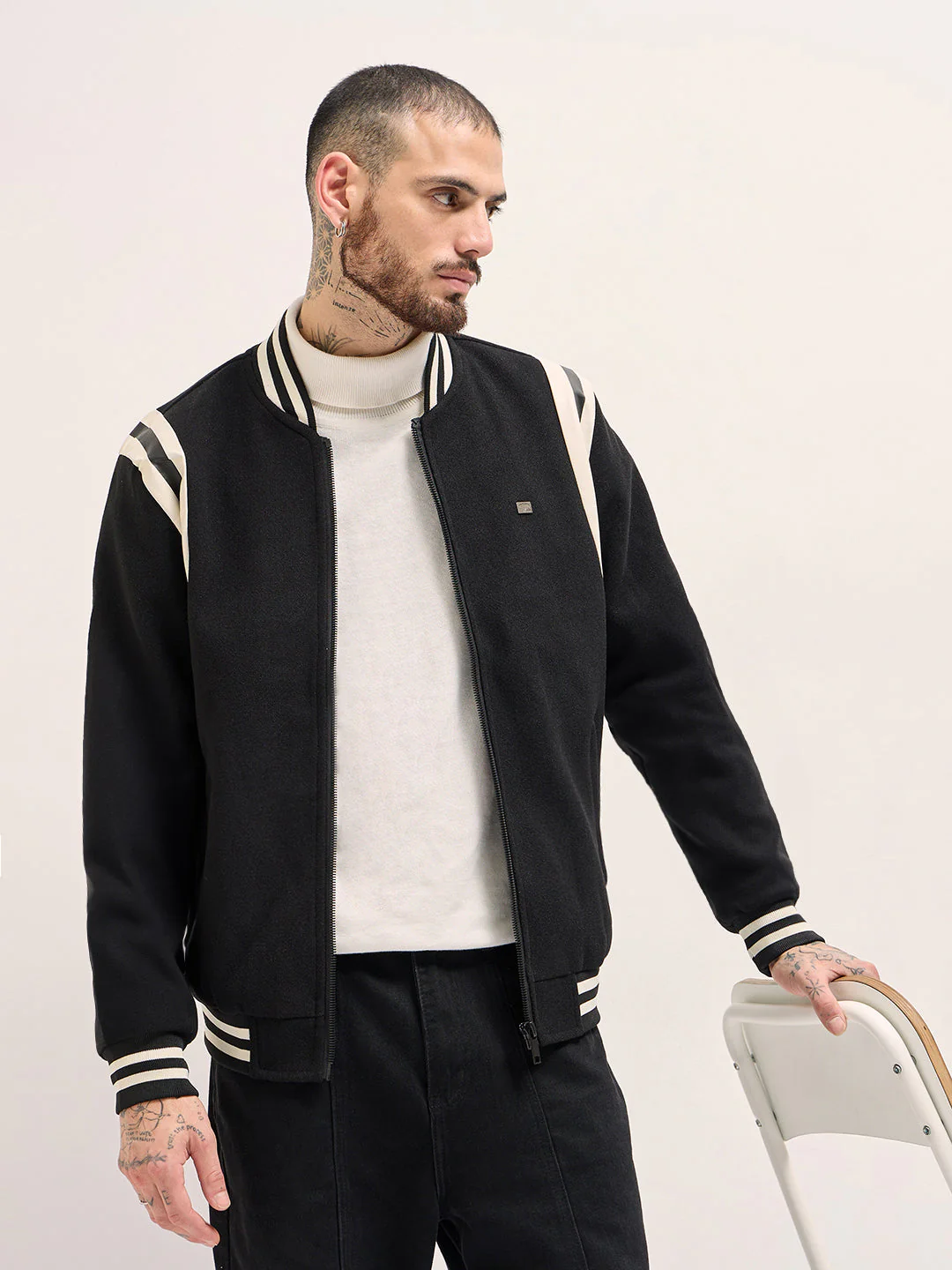 Men Stylish Bomber Jacket in Black