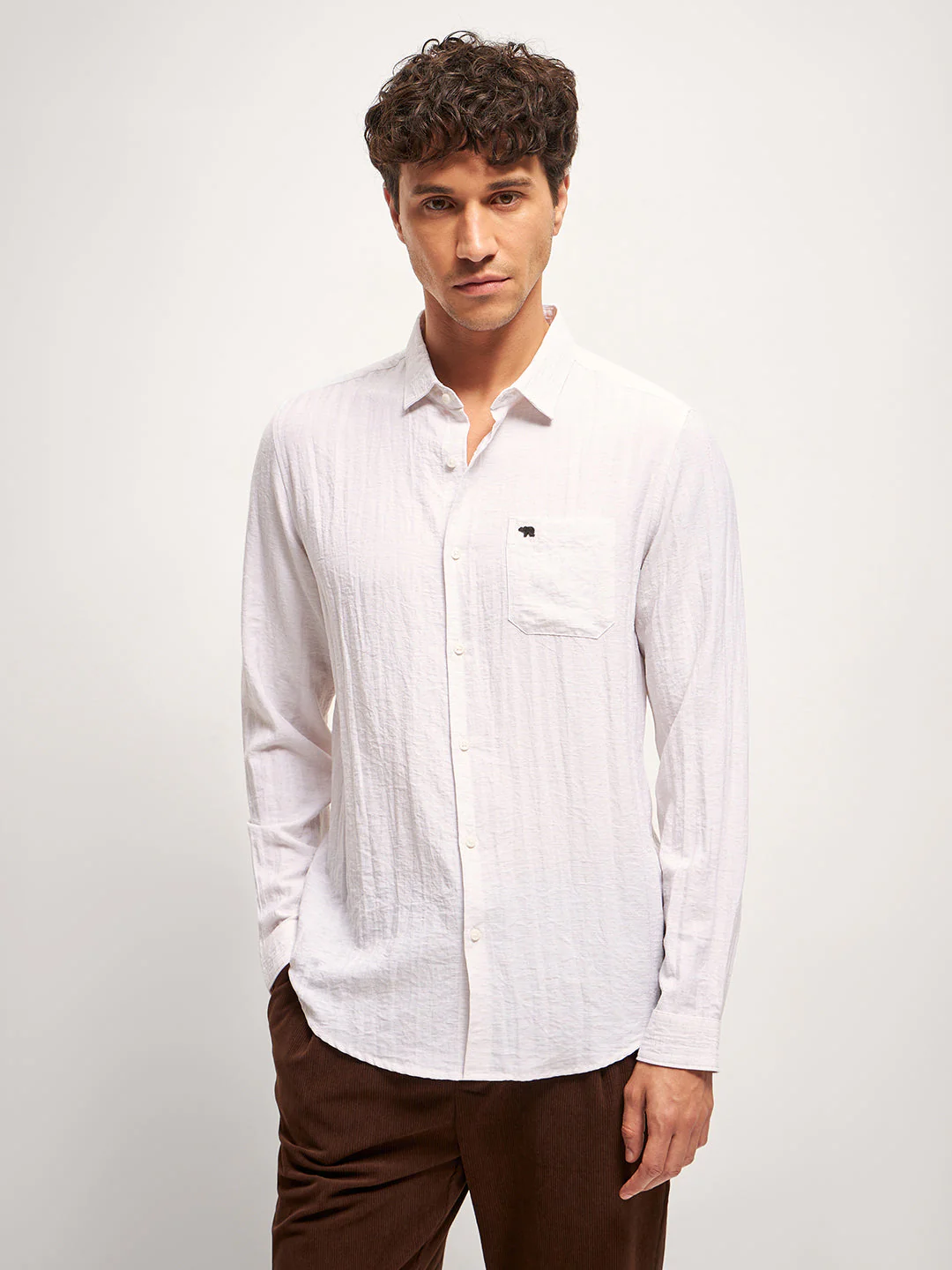 Men White Solid Slim Fit Casual Shirt
