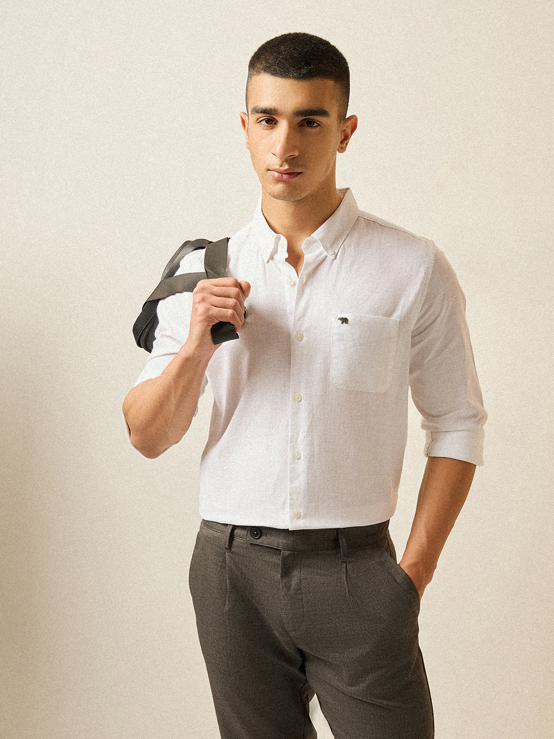 Men White Solid Slim Fit Cotton Casual Shirt