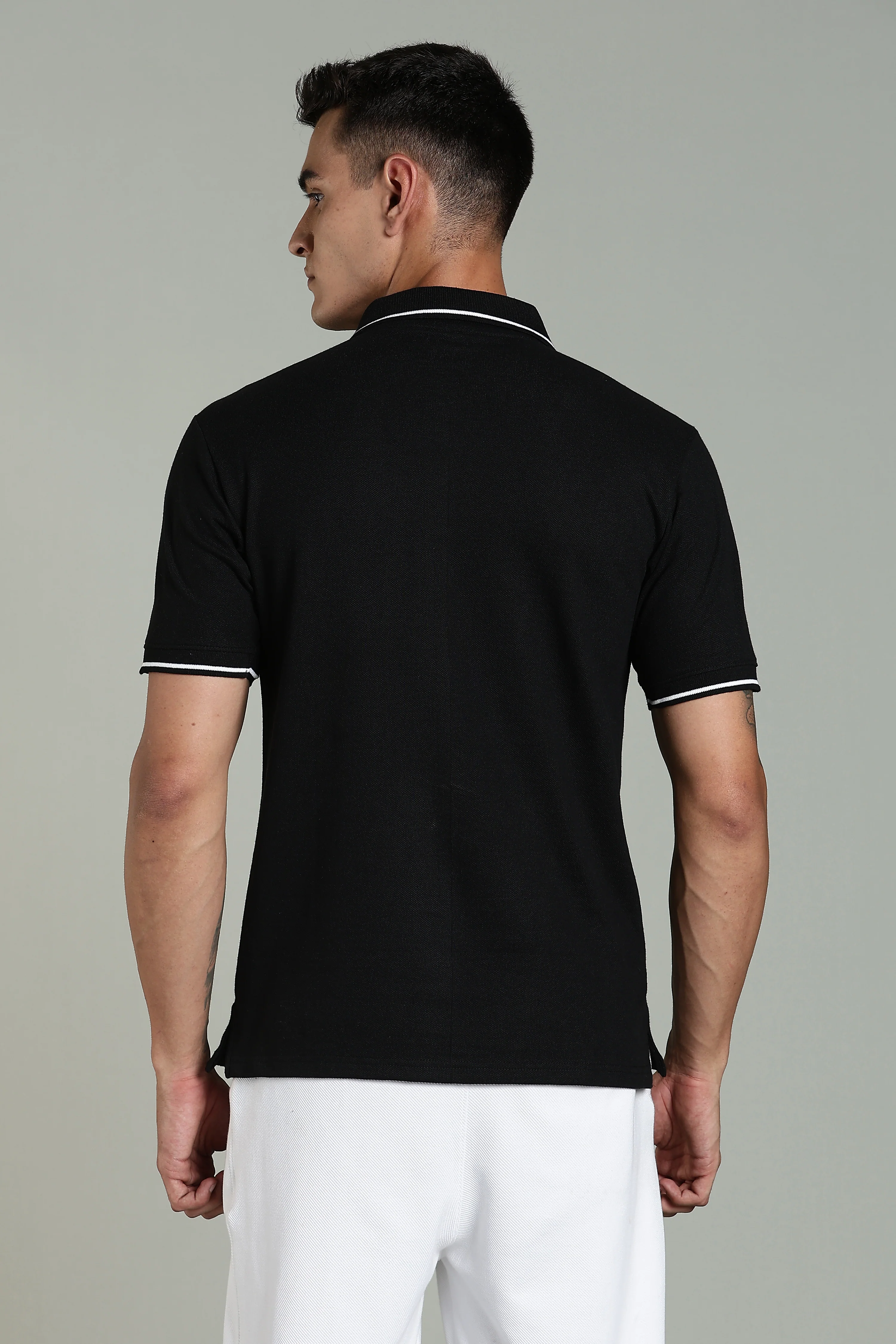 Men Solid Black Cotton Blend Tshirt - Image 6
