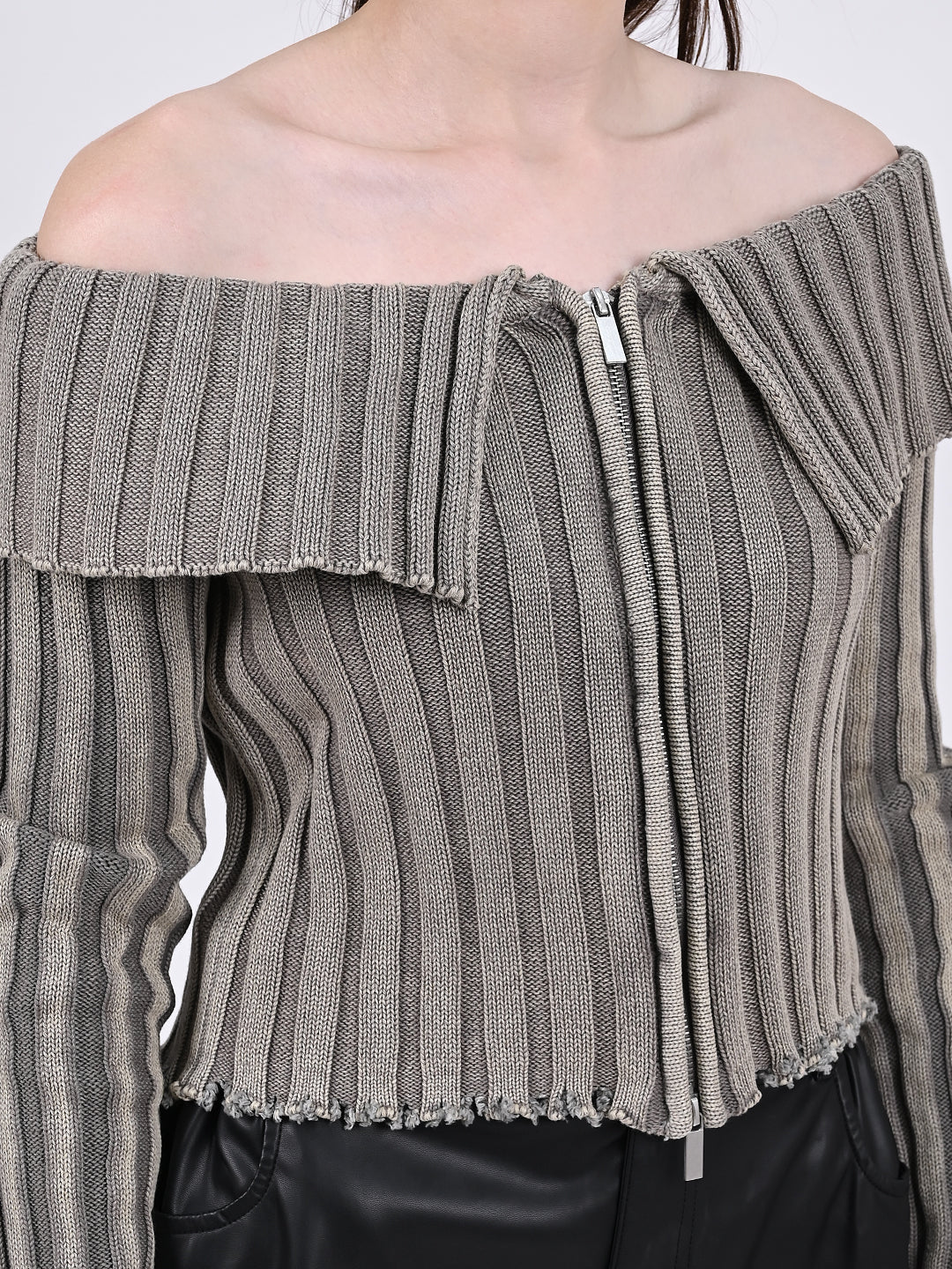 Women Striped Off-Shoulder Crop - Image 5
