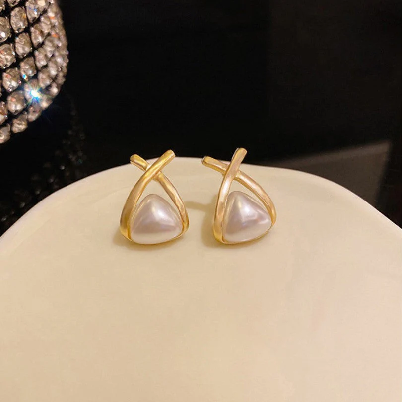 Trendy Milky Pearl Stud Earring
