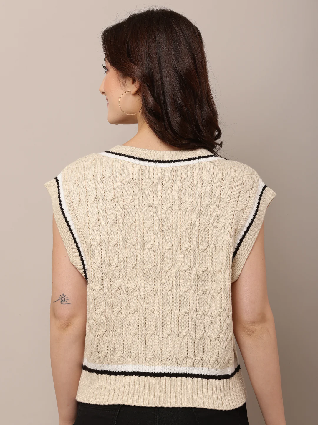 Women Beige Cable Knit Sleeveless Vest - Image 4