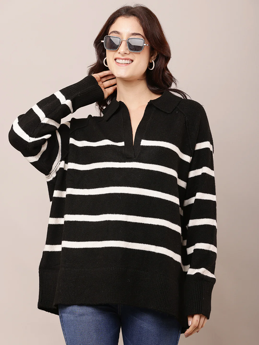Women Black Polyester V-Neck Baggy Sweater - Image 4