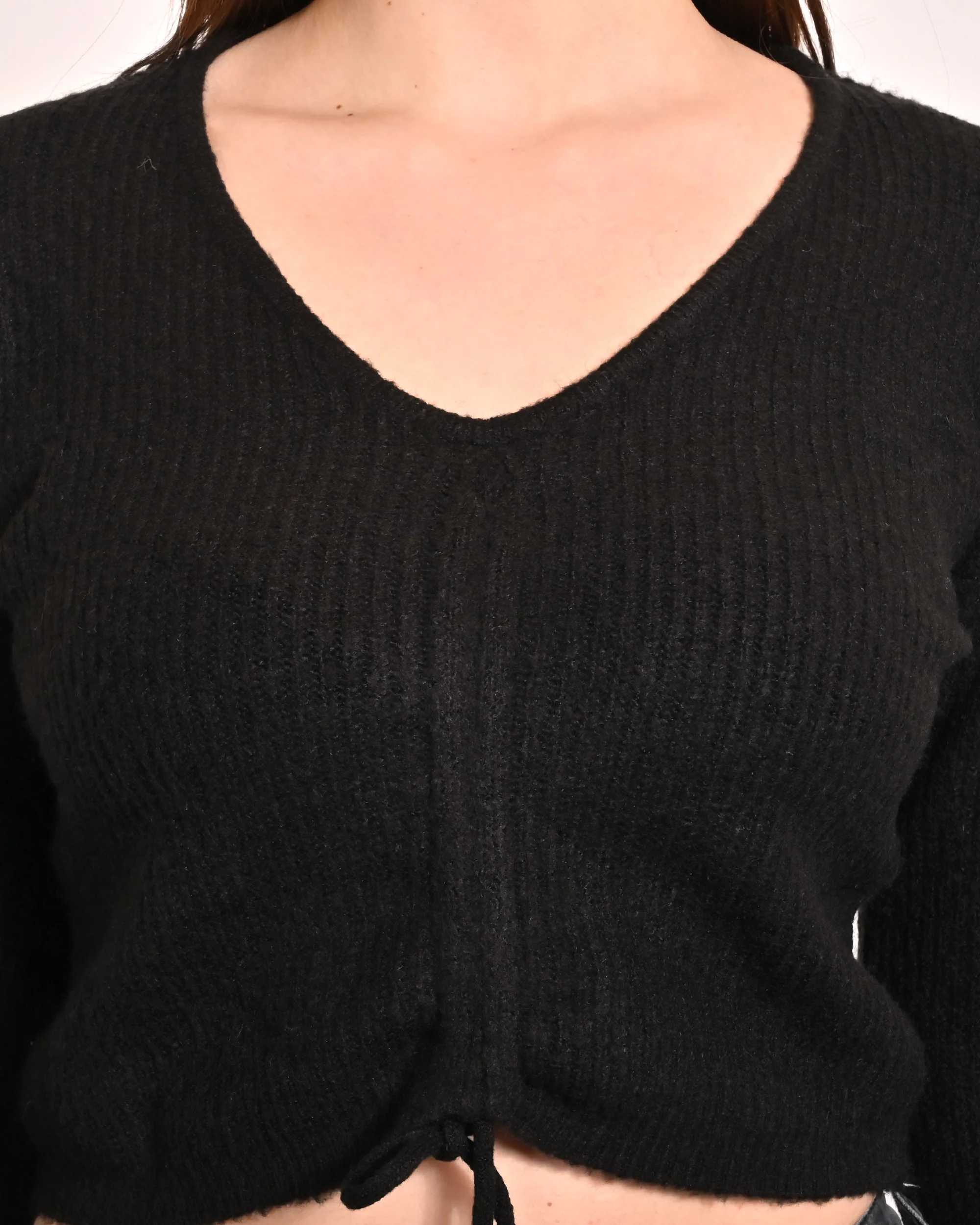Women Black V Neck Crop Top - Image 4