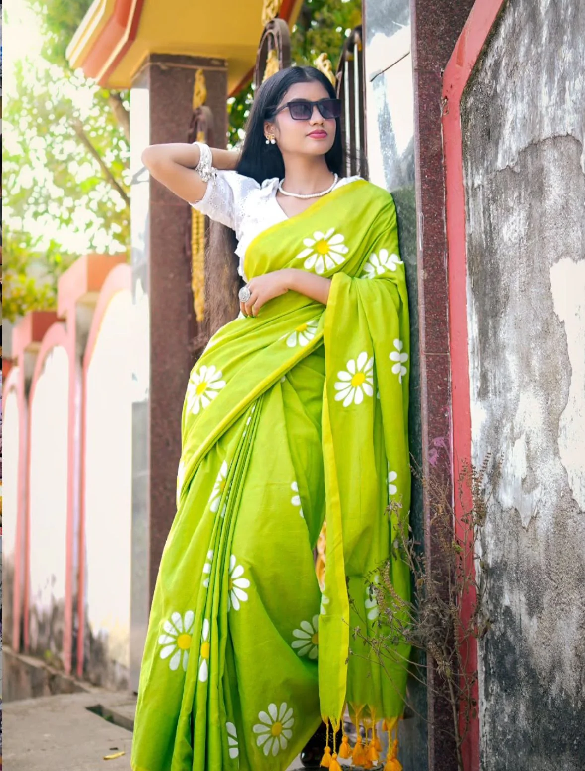 Women Floral Hand Paint Mit Green Saree