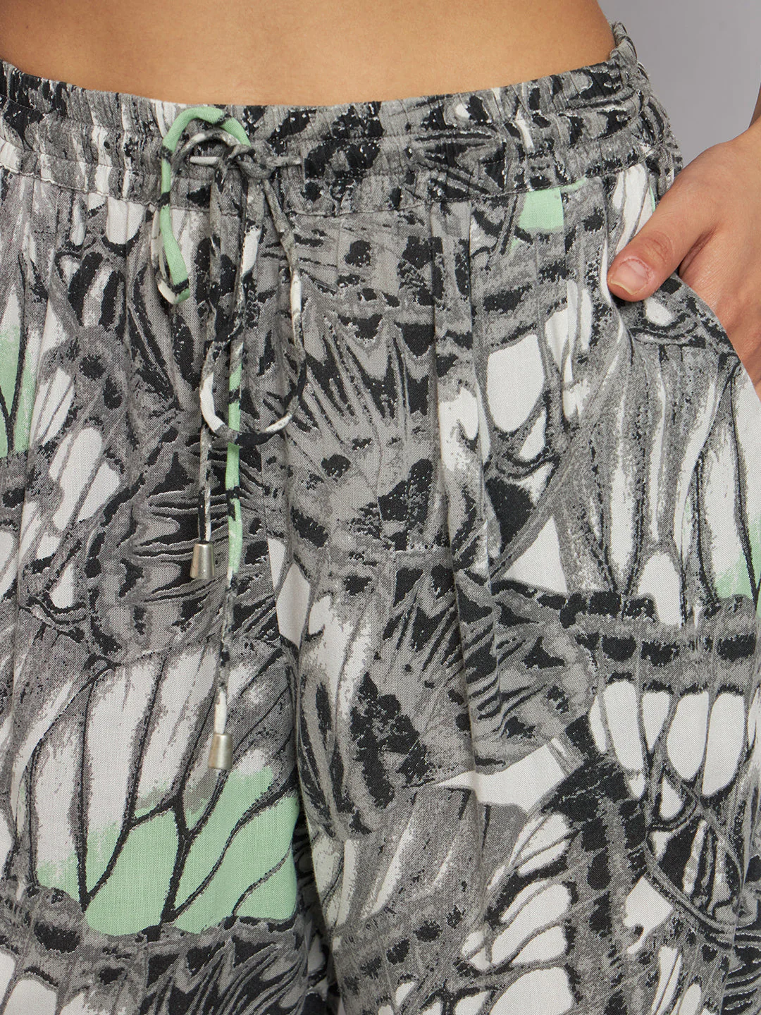 Women Grey Printed Pants - Image 5