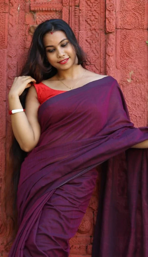 Women Magenta Solid Cotton Saree